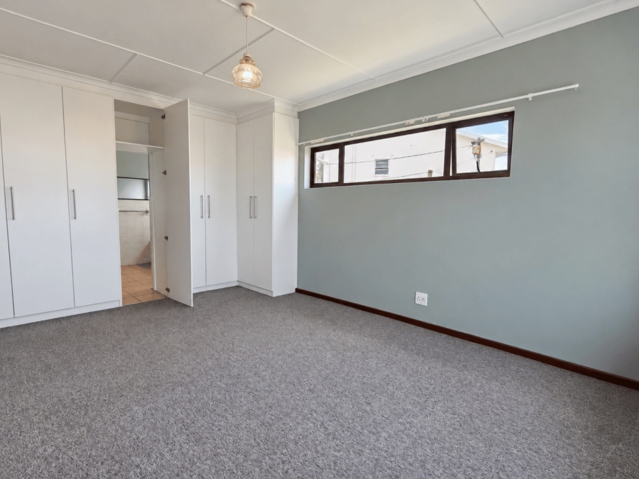 To Let 5 Bedroom Property for Rent in Gonubie Eastern Cape